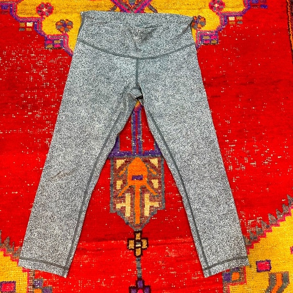 LULULEMON spandex stretch black/white leggings sz 6 - Picture 1 of 5